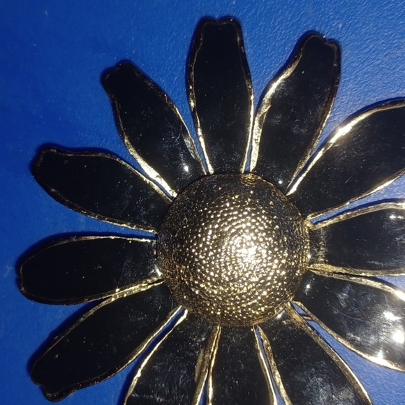 ❤️3/$10❤️ Black Sunflower Brooch - Picture 4 of 5